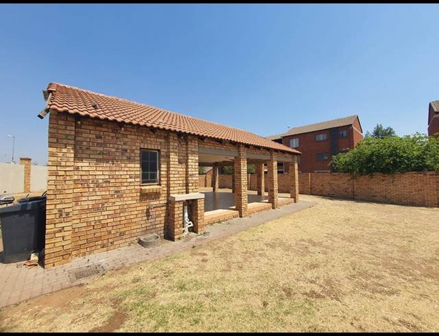 2 BEDROOM APARTMENT FOR SALE IN NOORDWYK